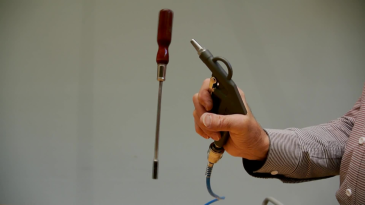 thumbnail of medium Schwebender Schraubendreher